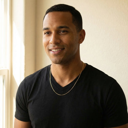 Man wearing elegant 18K gold chain with black V-neck