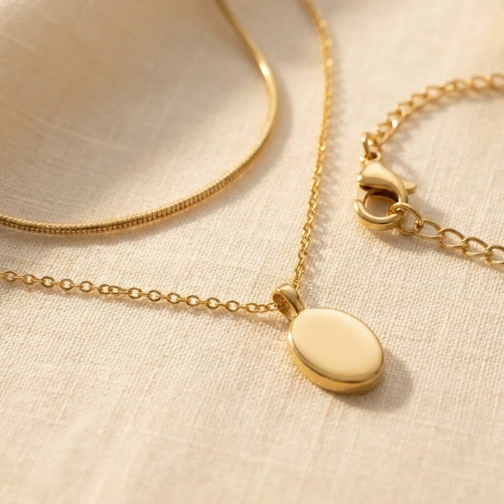 Minimalist Layered Necklace Set detail